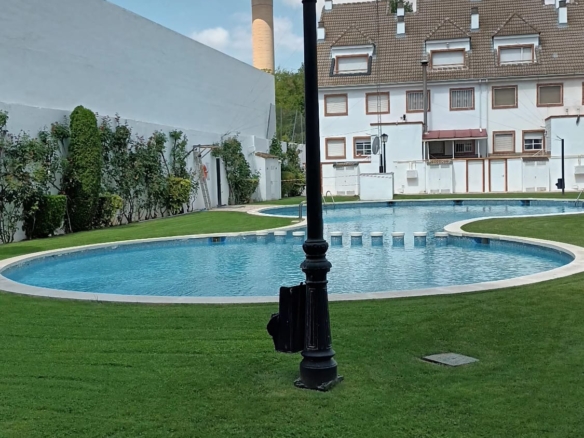 Se vende casa adosada Zona Fiesta del Árbol