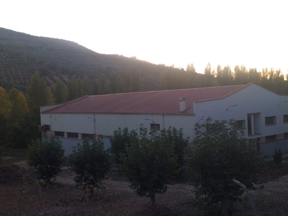 Se vende terreno en el Salobre junto al rio.