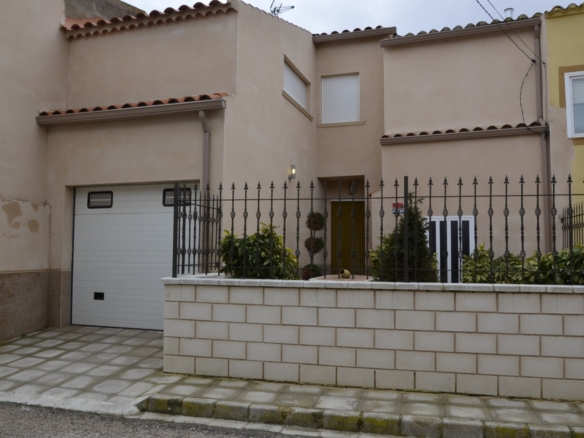 Chalet adosado en venta en Chinchilla de Monte-Aragón