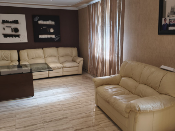 GRACIANO INMOBILIARIA vende estupendo chalet independiente en el Salobral a 10 km de Albacete capital.