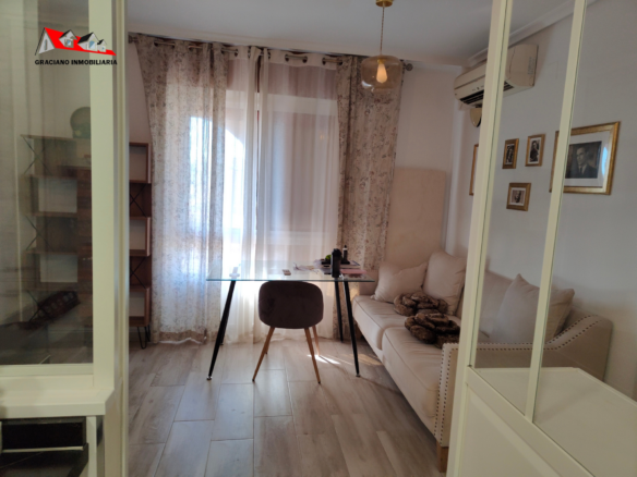 GRACIANO INMOBILIARIA vende apartamento en el altozano, Albacete. Con muy buenas vistas a la plaza.