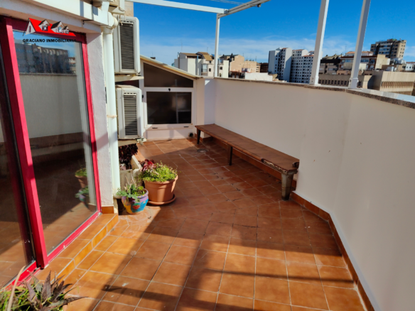GRACIANO INMOBILIARIA vende espectacular Ático, con todas la vistas a la plaza del Altozano, Albacete.