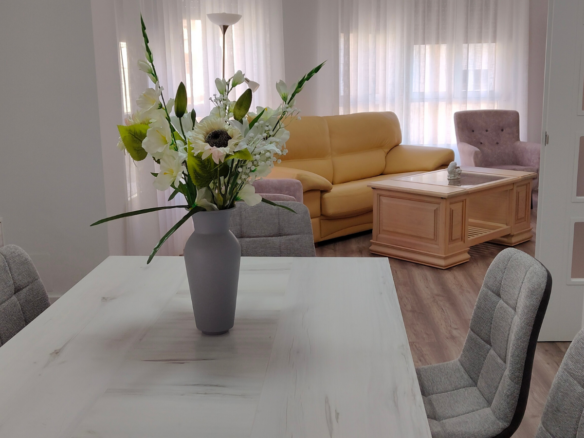 GRACIANO INMOBILIARIA alquila apartamento muy bonito en el centro de Albacete, en calle Dionisio Guardiola con Marques de Villores.