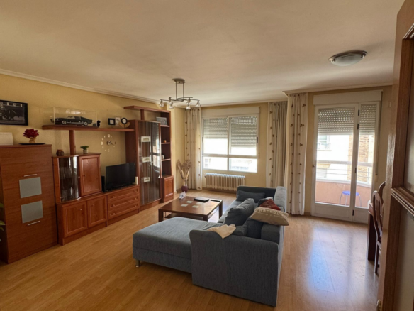 GRACIANO INMOBILIARIA alquila bonito piso de alquiler en carretas.