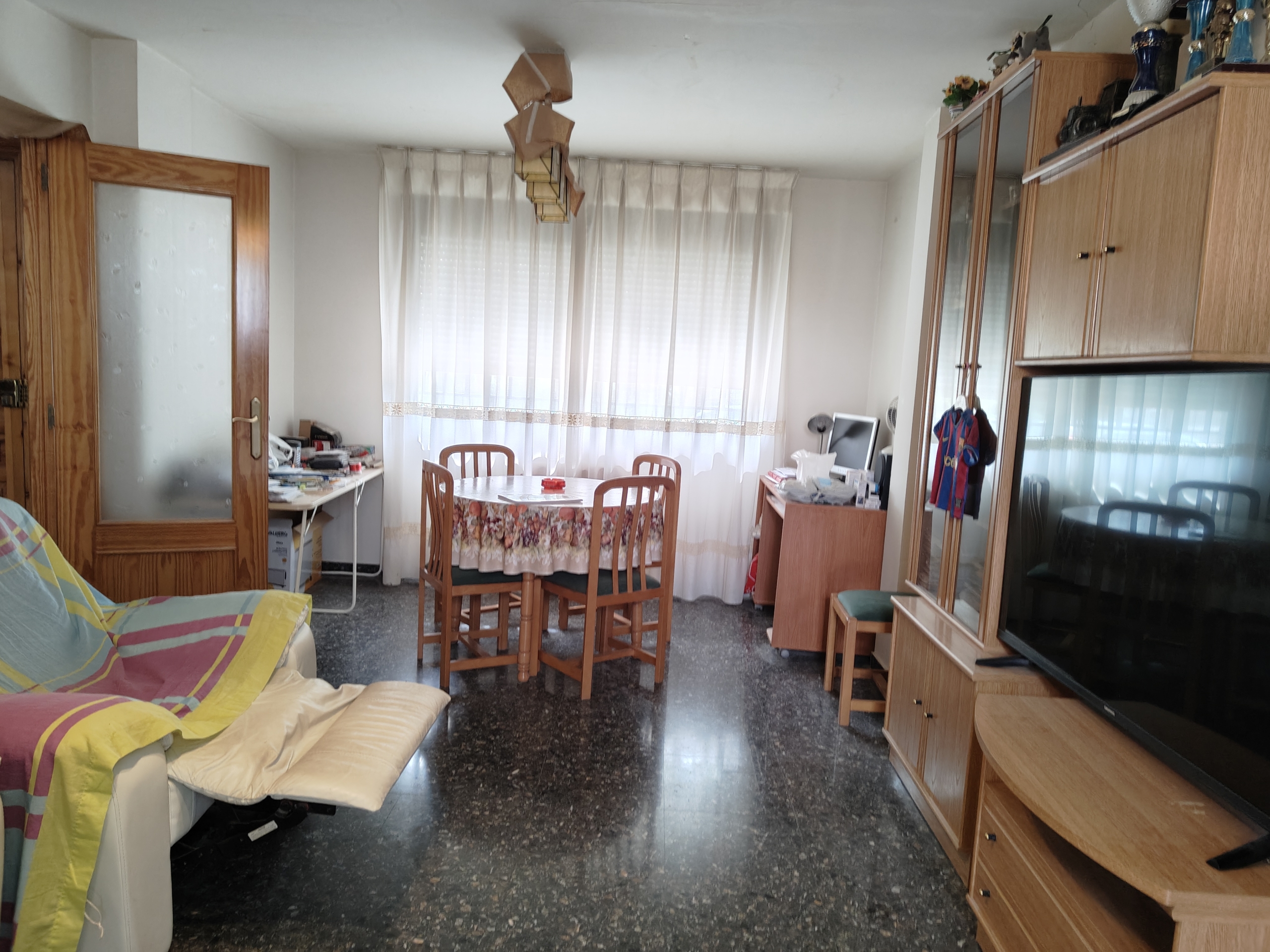 Graciano Inmobiliaria vende, chalet adosado en Aguas Nuevas a 11 kilómetros de Albacete en la zona de la avenida del cuartel de la guardia civil.