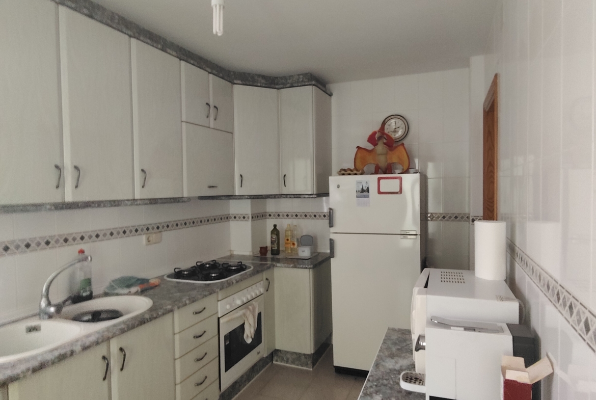 Graciano Inmobiliaria vende, chalet adosado en Aguas Nuevas a 11 kilómetros de Albacete en la zona de la avenida del cuartel de la guardia civil.