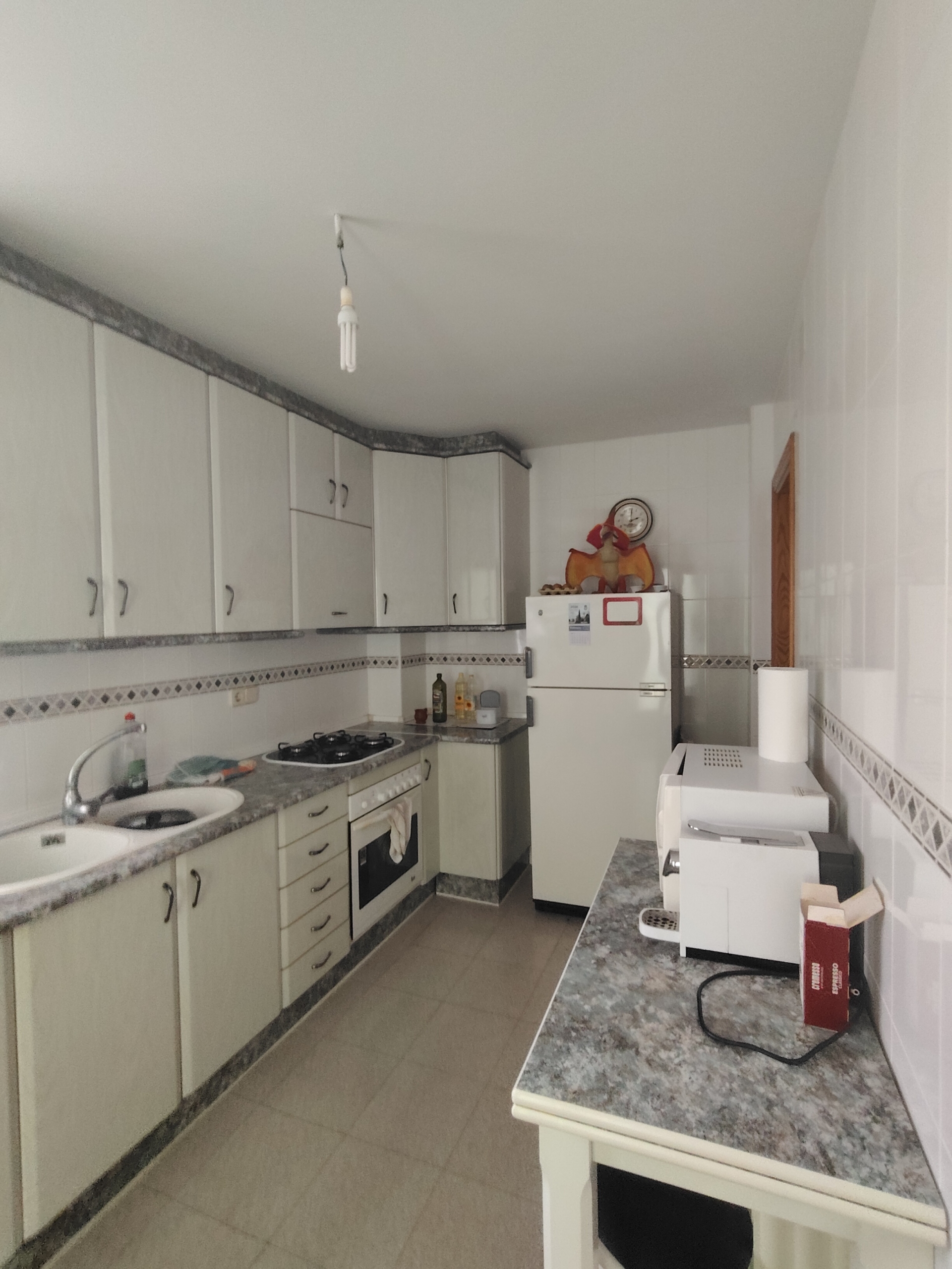 Graciano Inmobiliaria vende, chalet adosado en Aguas Nuevas a 11 kilómetros de Albacete en la zona de la avenida del cuartel de la guardia civil.