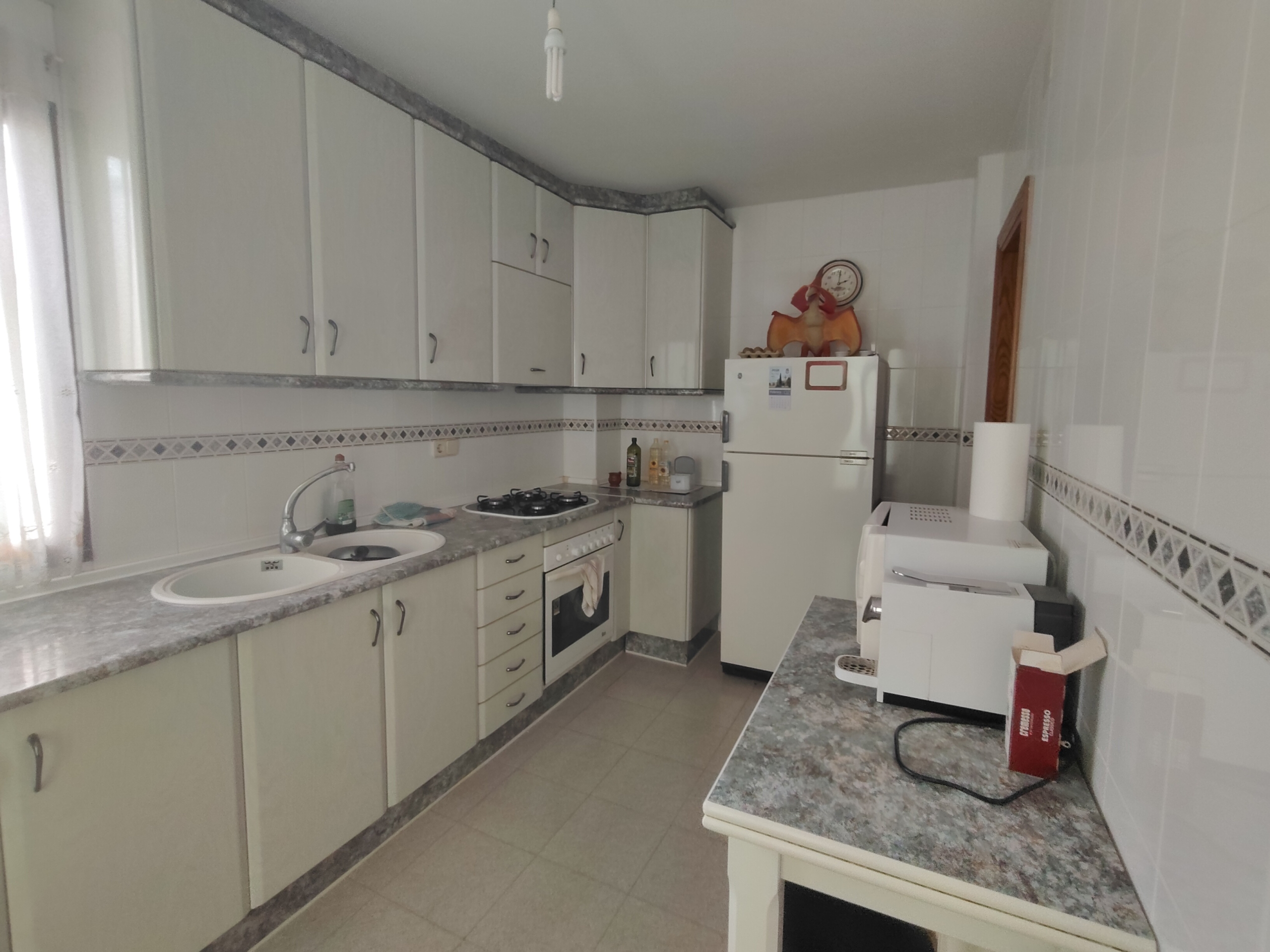 Graciano Inmobiliaria vende, chalet adosado en Aguas Nuevas a 11 kilómetros de Albacete en la zona de la avenida del cuartel de la guardia civil.