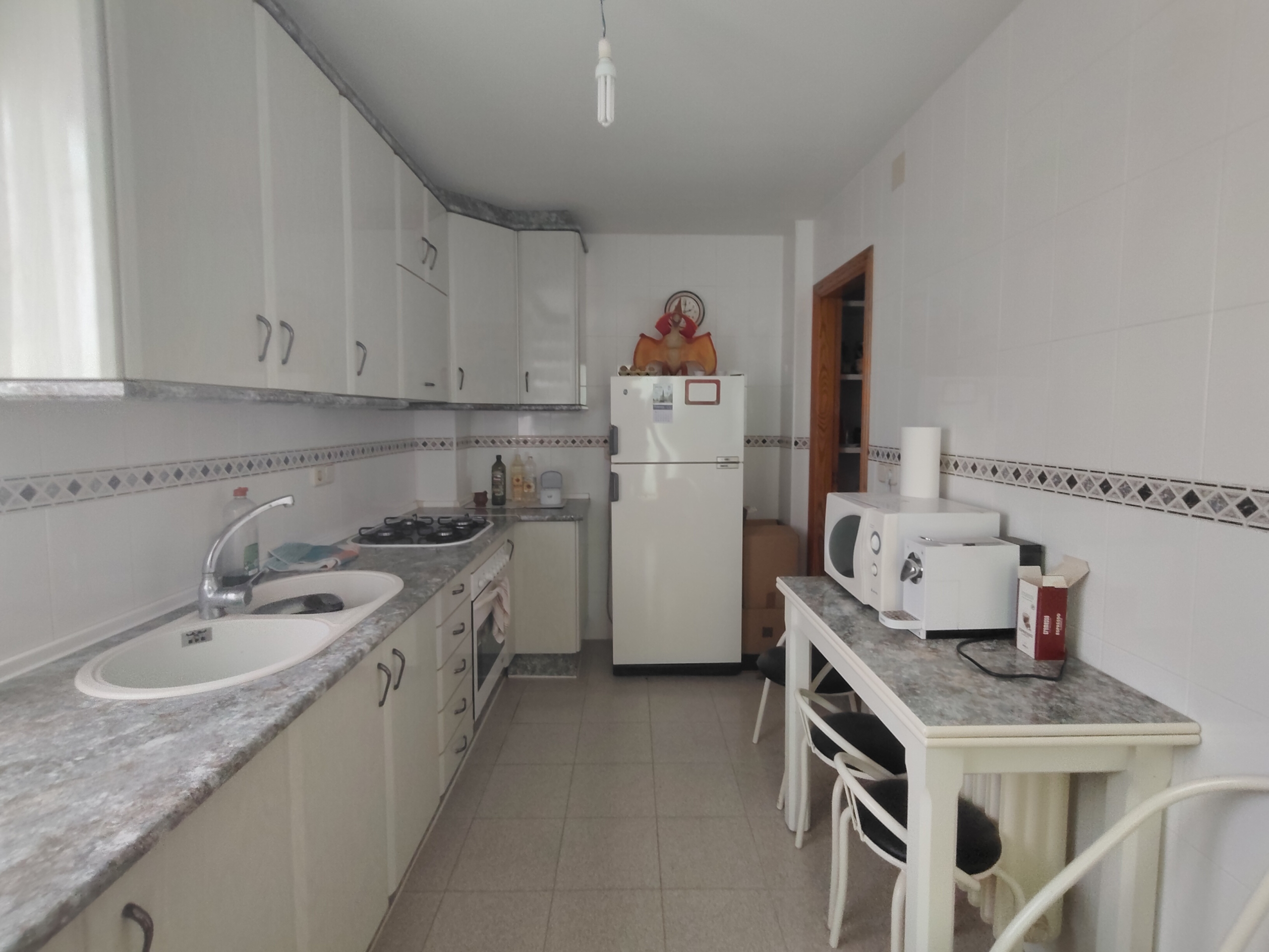 Graciano Inmobiliaria vende, chalet adosado en Aguas Nuevas a 11 kilómetros de Albacete en la zona de la avenida del cuartel de la guardia civil.