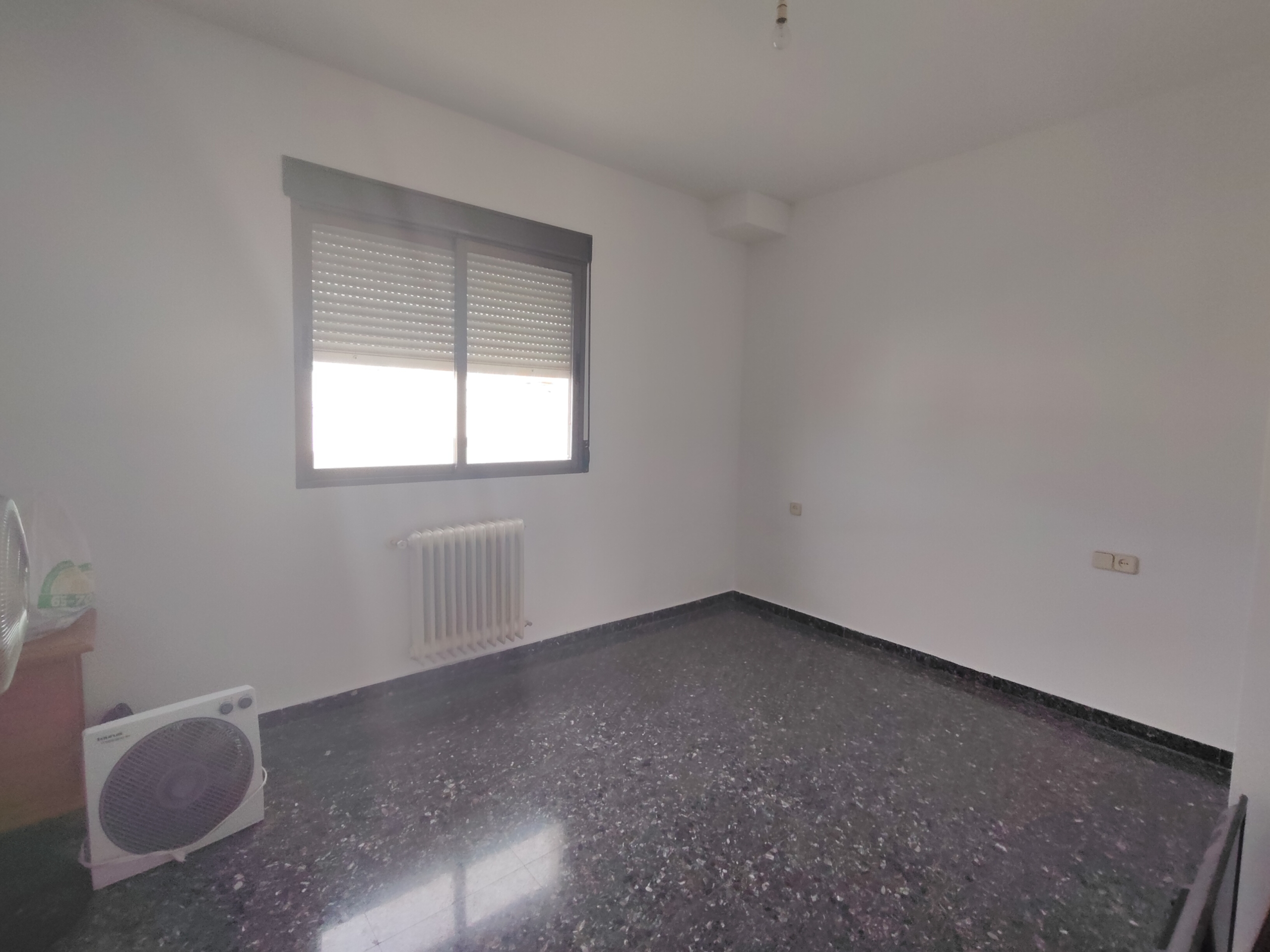 Graciano Inmobiliaria vende, chalet adosado en Aguas Nuevas a 11 kilómetros de Albacete en la zona de la avenida del cuartel de la guardia civil.