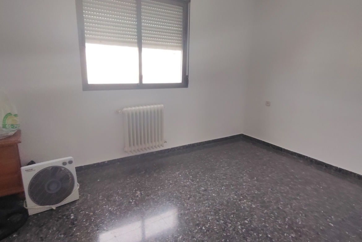 Graciano Inmobiliaria vende, chalet adosado en Aguas Nuevas a 11 kilómetros de Albacete en la zona de la avenida del cuartel de la guardia civil.