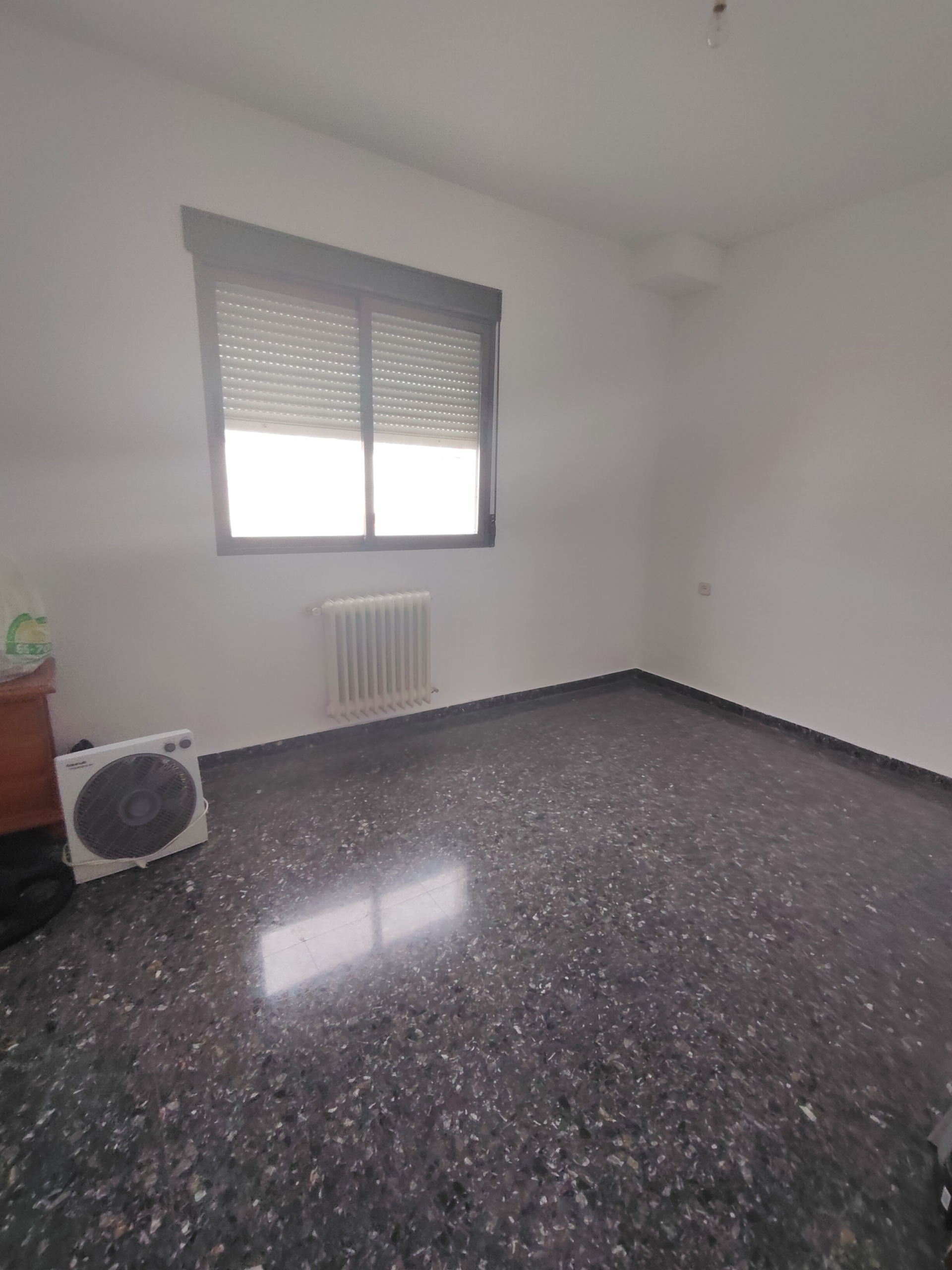 Graciano Inmobiliaria vende, chalet adosado en Aguas Nuevas a 11 kilómetros de Albacete en la zona de la avenida del cuartel de la guardia civil.