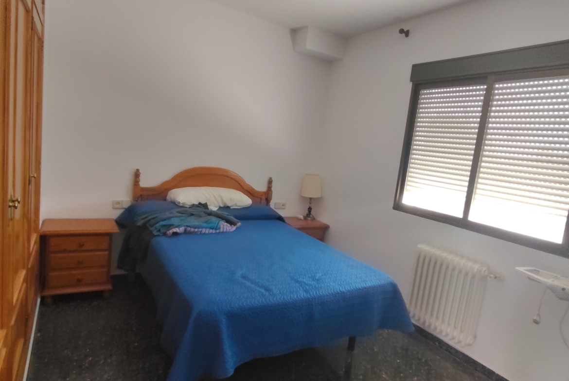 Graciano Inmobiliaria vende, chalet adosado en Aguas Nuevas a 11 kilómetros de Albacete en la zona de la avenida del cuartel de la guardia civil.