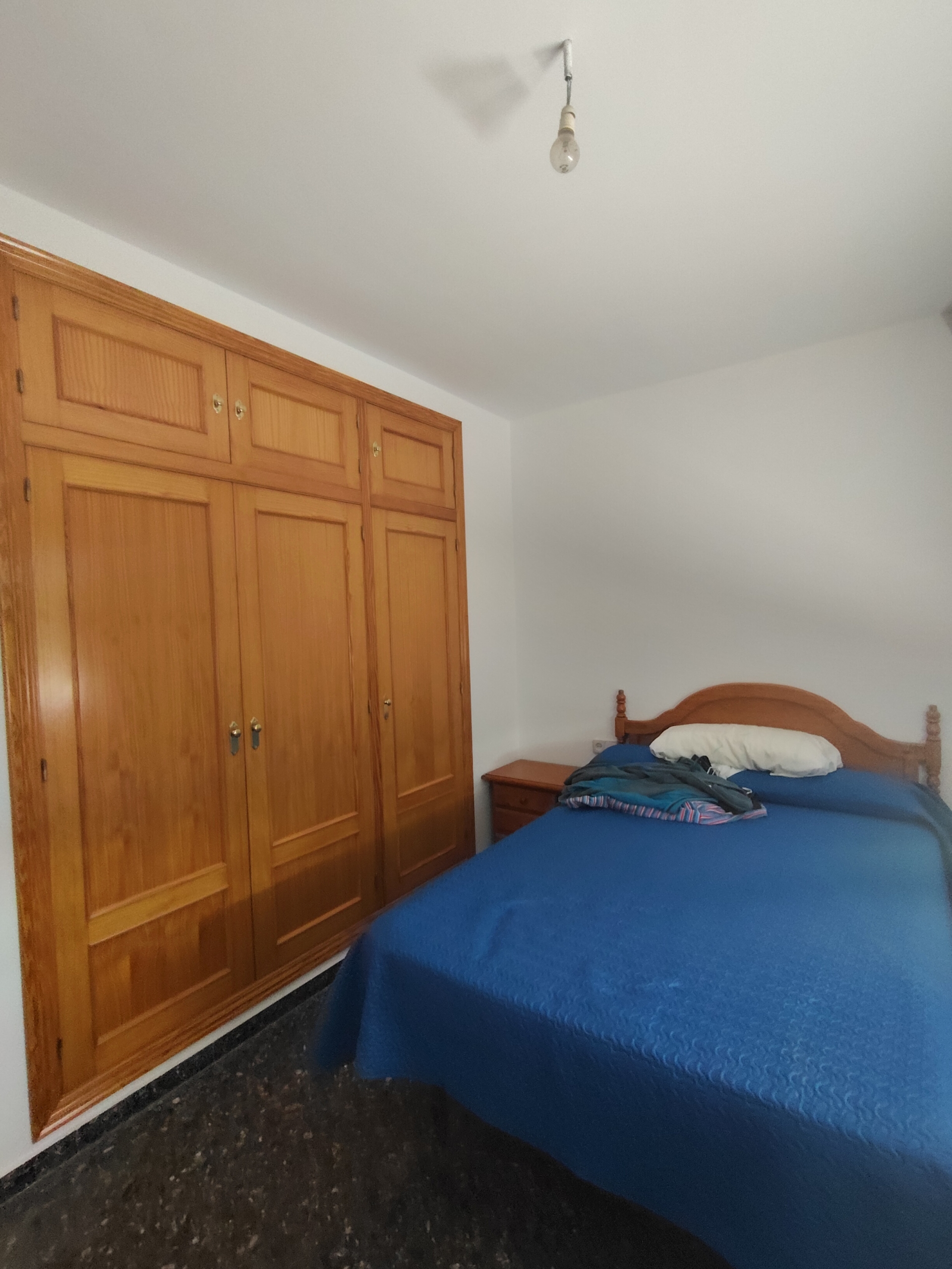 Graciano Inmobiliaria vende, chalet adosado en Aguas Nuevas a 11 kilómetros de Albacete en la zona de la avenida del cuartel de la guardia civil.