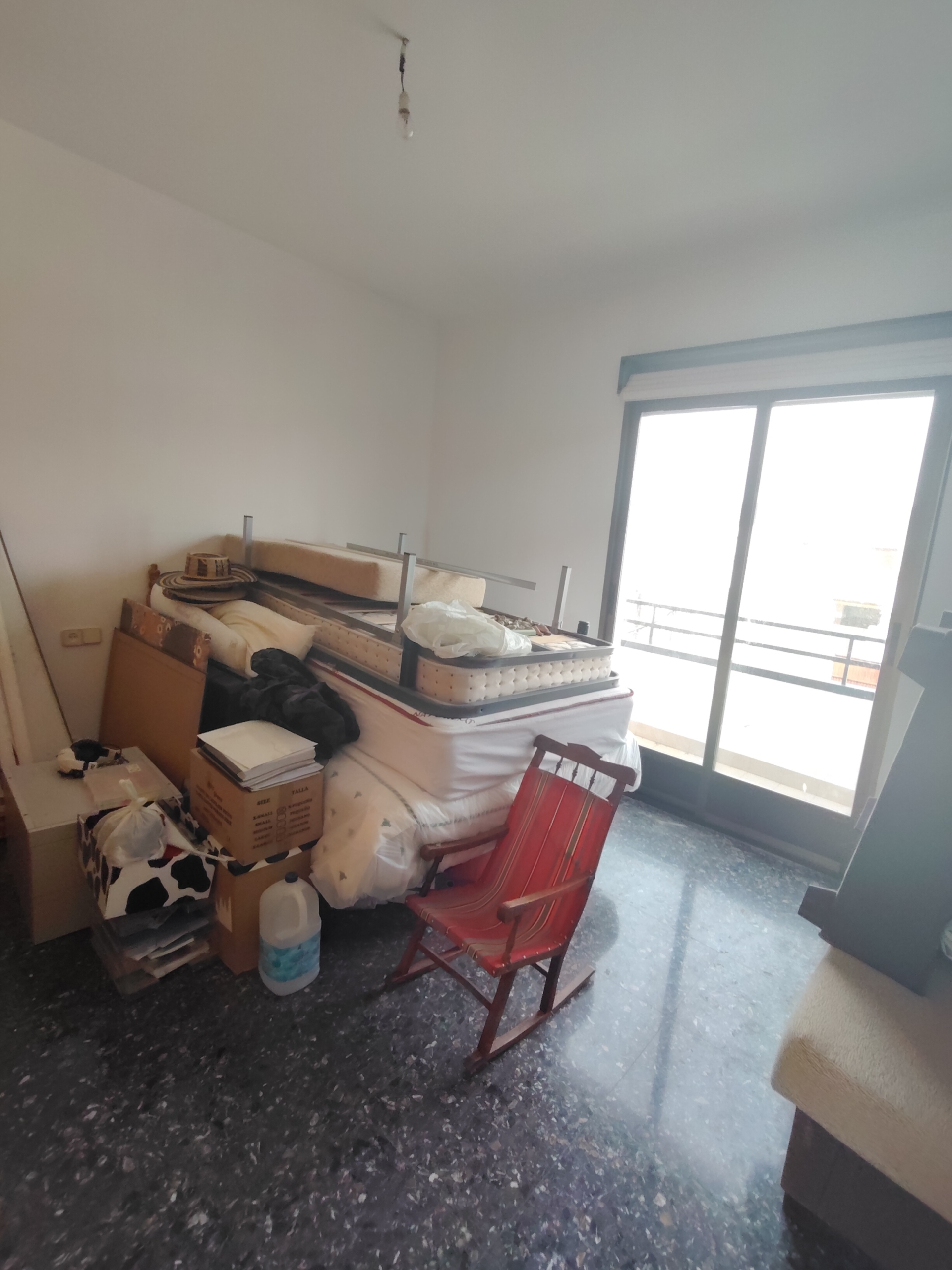 Graciano Inmobiliaria vende, chalet adosado en Aguas Nuevas a 11 kilómetros de Albacete en la zona de la avenida del cuartel de la guardia civil.