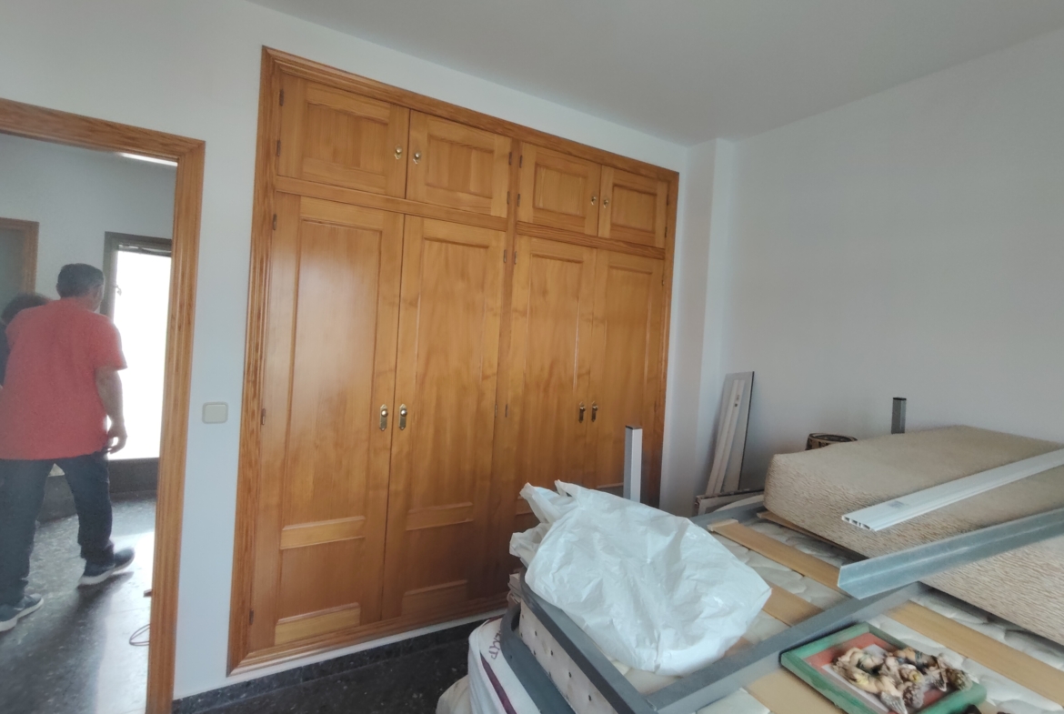 Graciano Inmobiliaria vende, chalet adosado en Aguas Nuevas a 11 kilómetros de Albacete en la zona de la avenida del cuartel de la guardia civil.