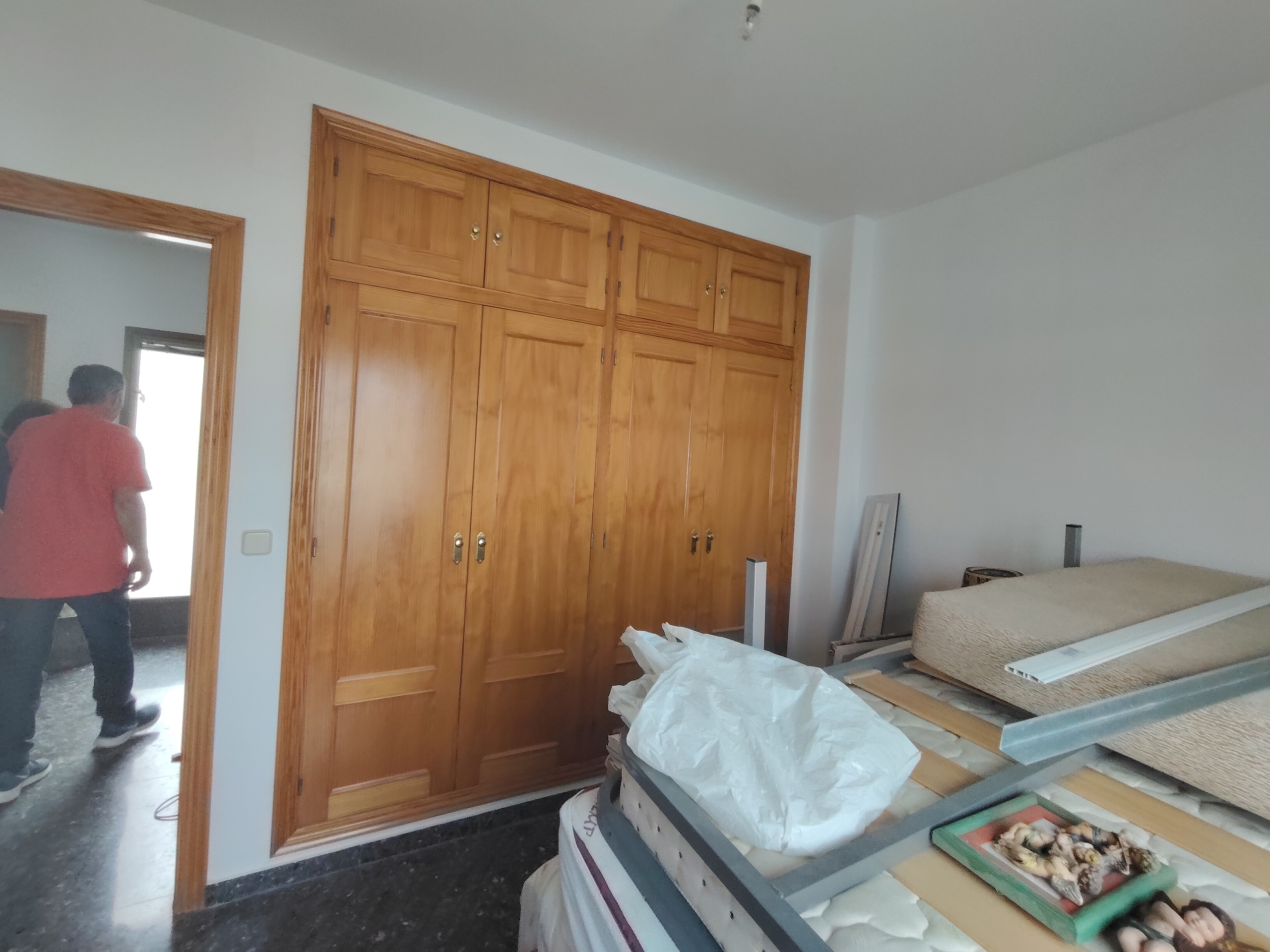 Graciano Inmobiliaria vende, chalet adosado en Aguas Nuevas a 11 kilómetros de Albacete en la zona de la avenida del cuartel de la guardia civil.