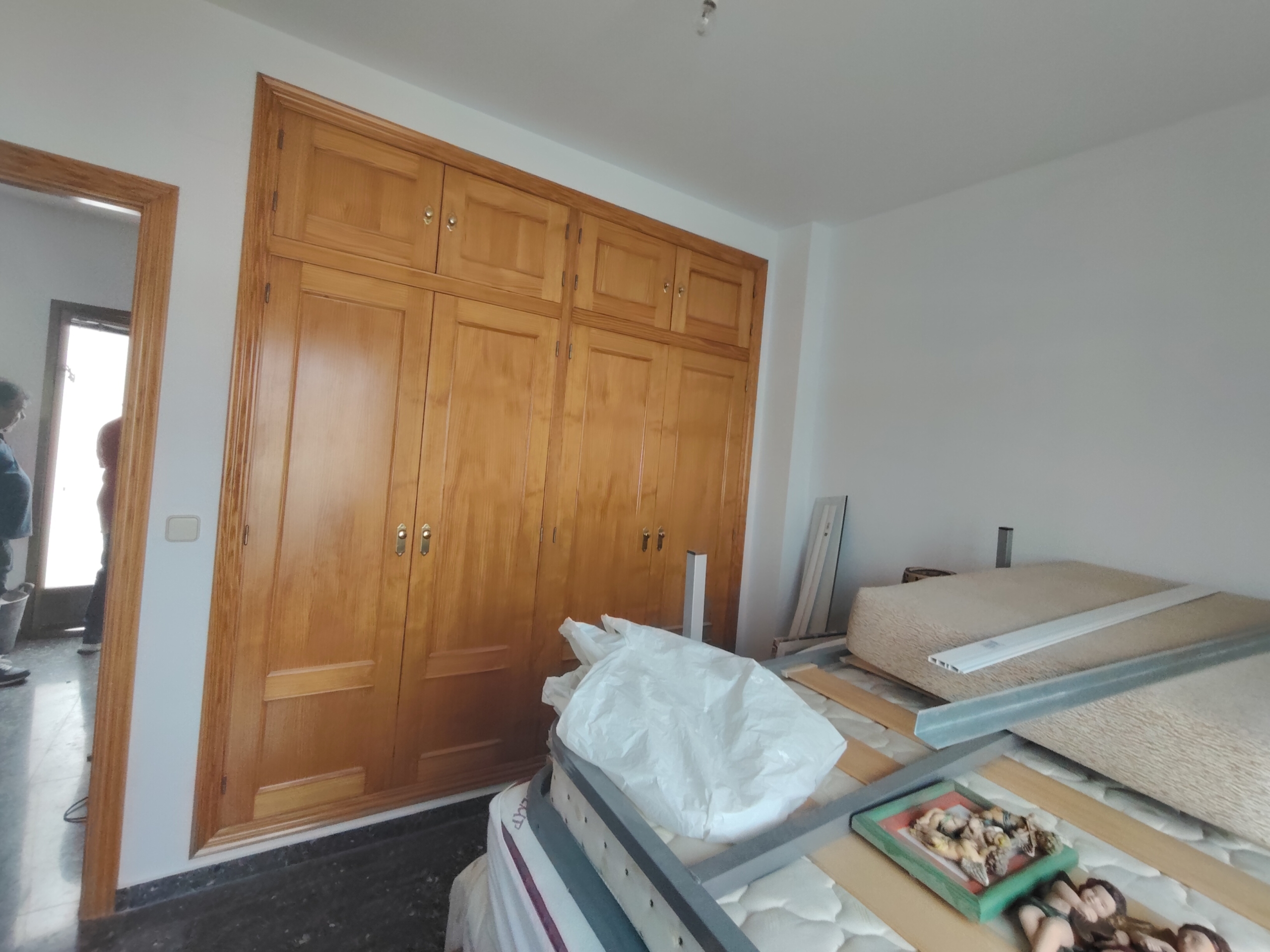 Graciano Inmobiliaria vende, chalet adosado en Aguas Nuevas a 11 kilómetros de Albacete en la zona de la avenida del cuartel de la guardia civil.
