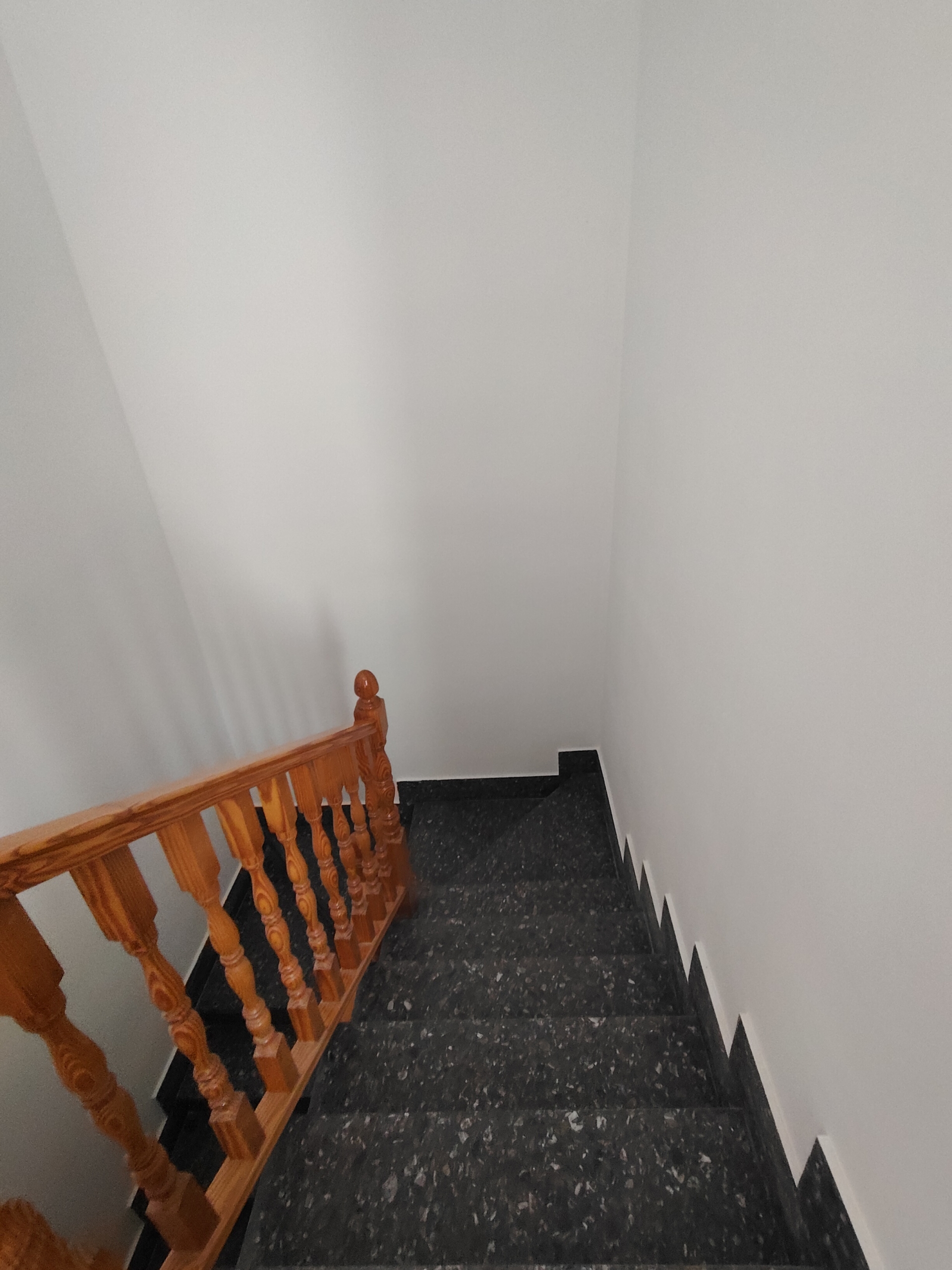 Graciano Inmobiliaria vende, chalet adosado en Aguas Nuevas a 11 kilómetros de Albacete en la zona de la avenida del cuartel de la guardia civil.
