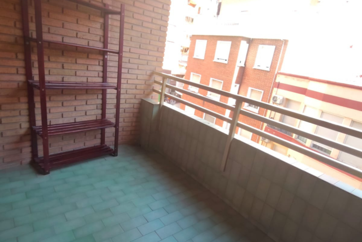 Piso en venta situado estratégicamente al principio de la calle Baños, junto a la calle Feria