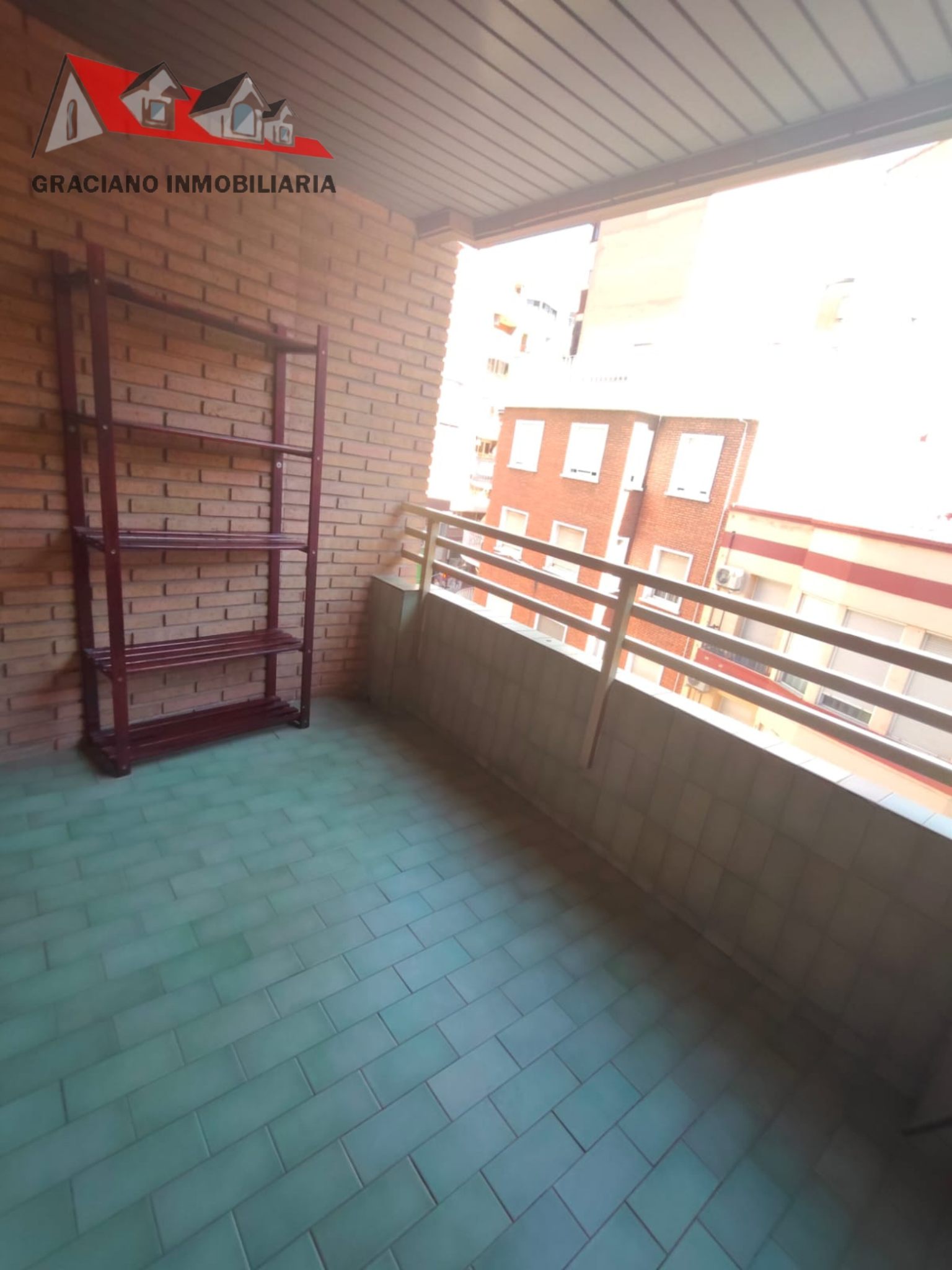 Piso en venta situado estratégicamente al principio de la calle Baños, junto a la calle Feria