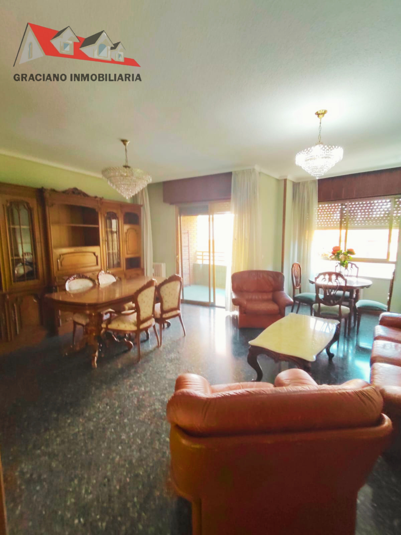 Piso en venta situado estratégicamente al principio de la calle Baños, junto a la calle Feria