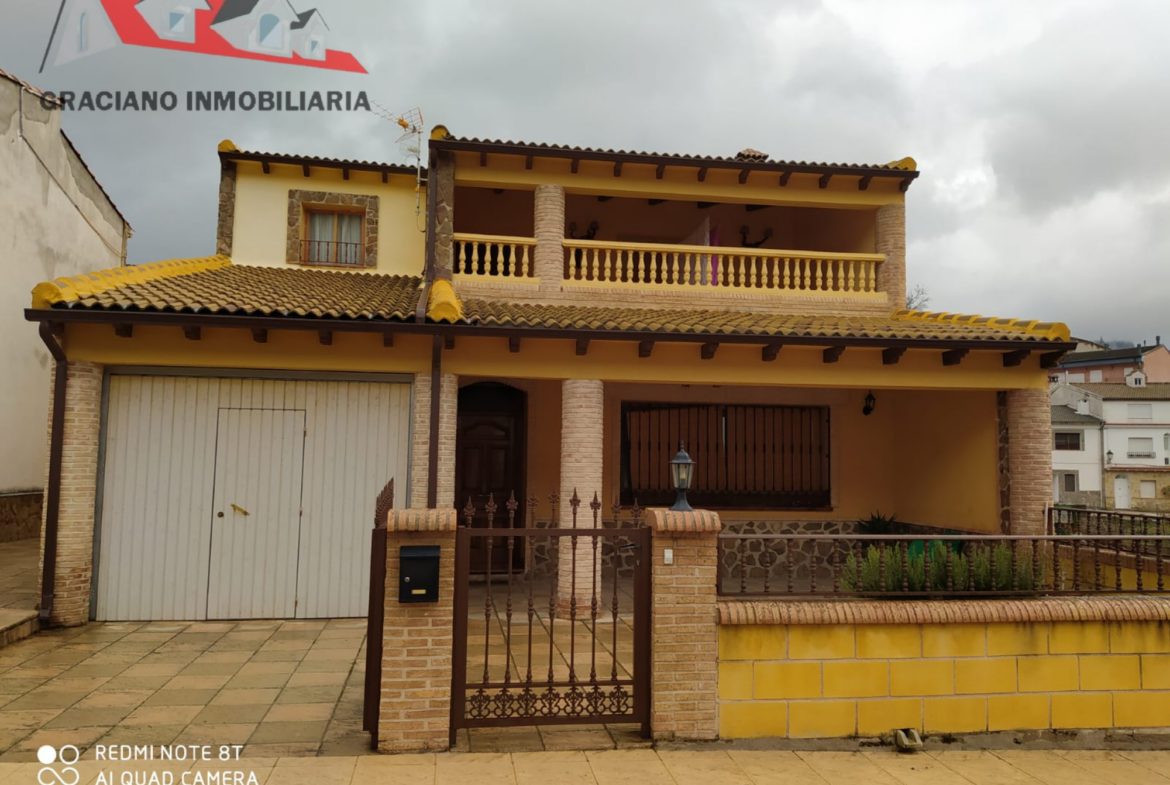 Se vende hermoso chalet en el pueblo de Villaverde de Guadalimar junto a la senda encantada de sierra del tejo.