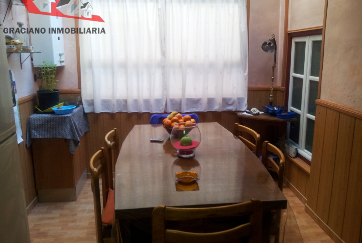 Se vende fantástica casa pareada en pleno centro de Albacete.
