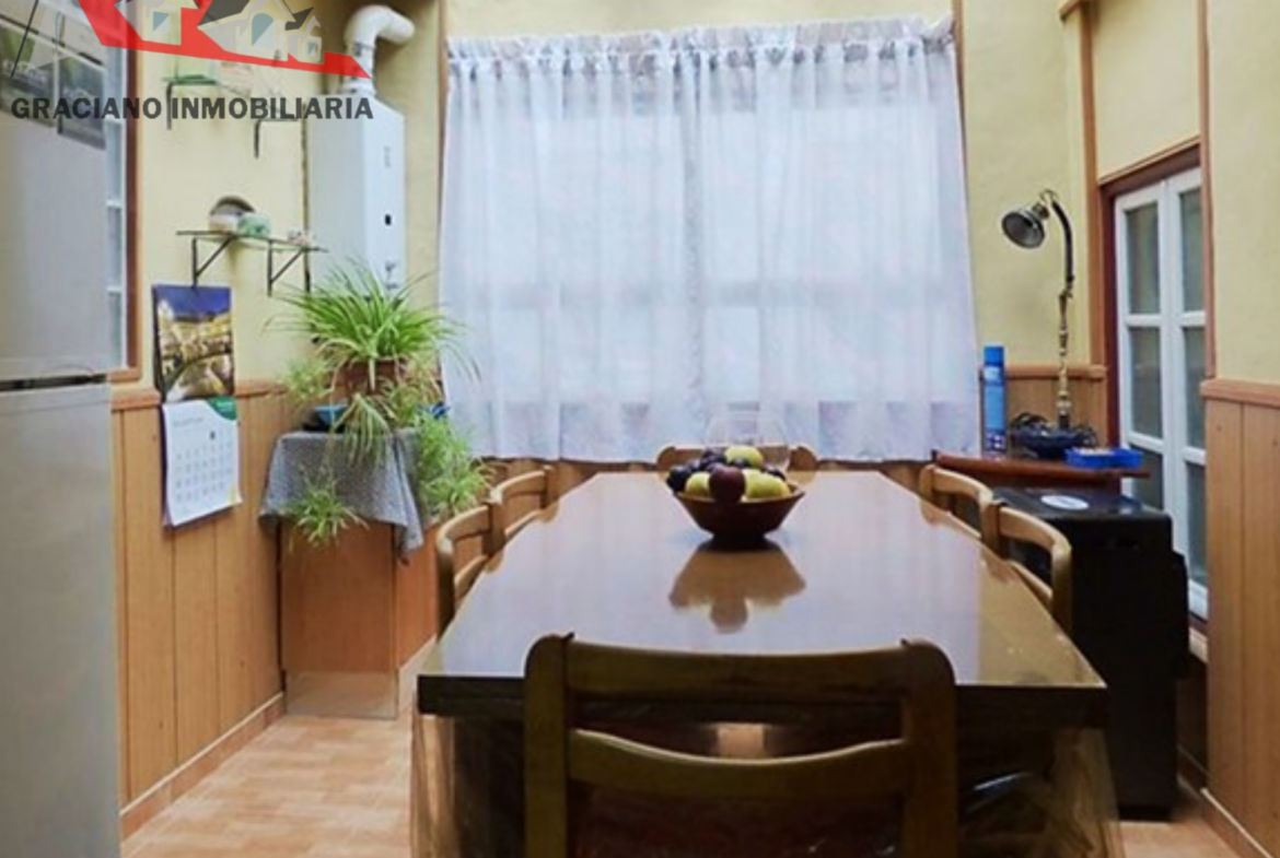Se vende fantástica casa pareada en pleno centro de Albacete.