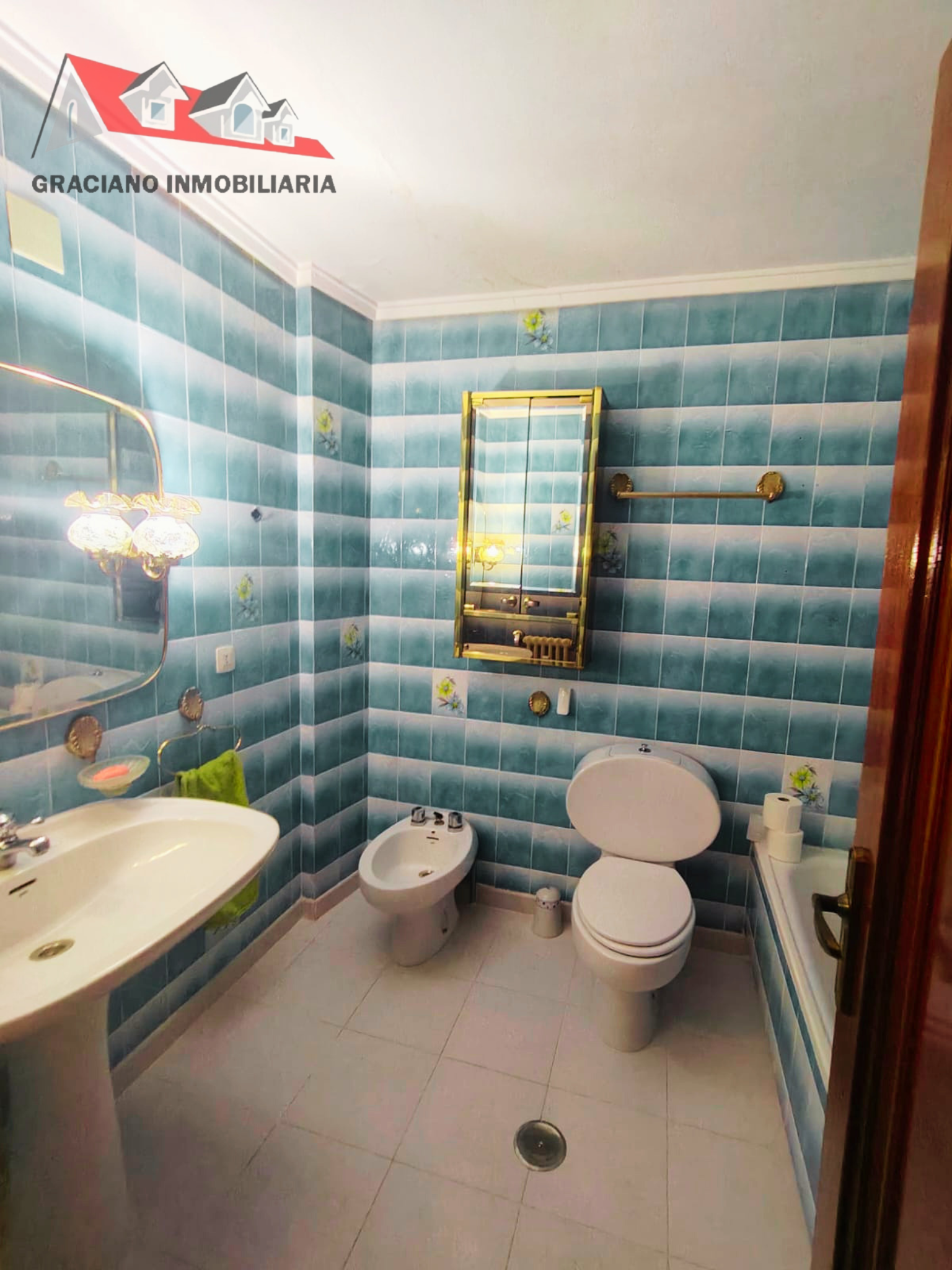 Piso en venta situado estratégicamente al principio de la calle Baños, junto a la calle Feria