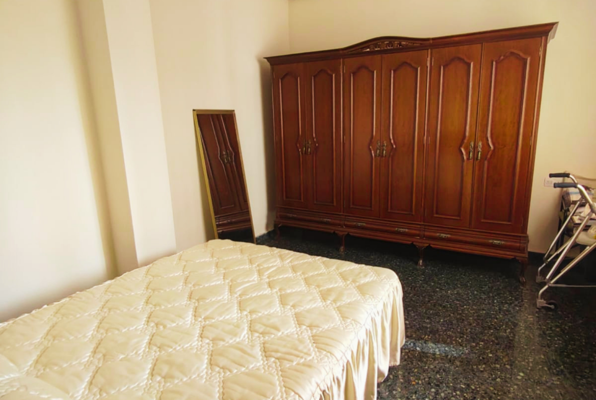 Piso en venta situado estratégicamente al principio de la calle Baños, junto a la calle Feria