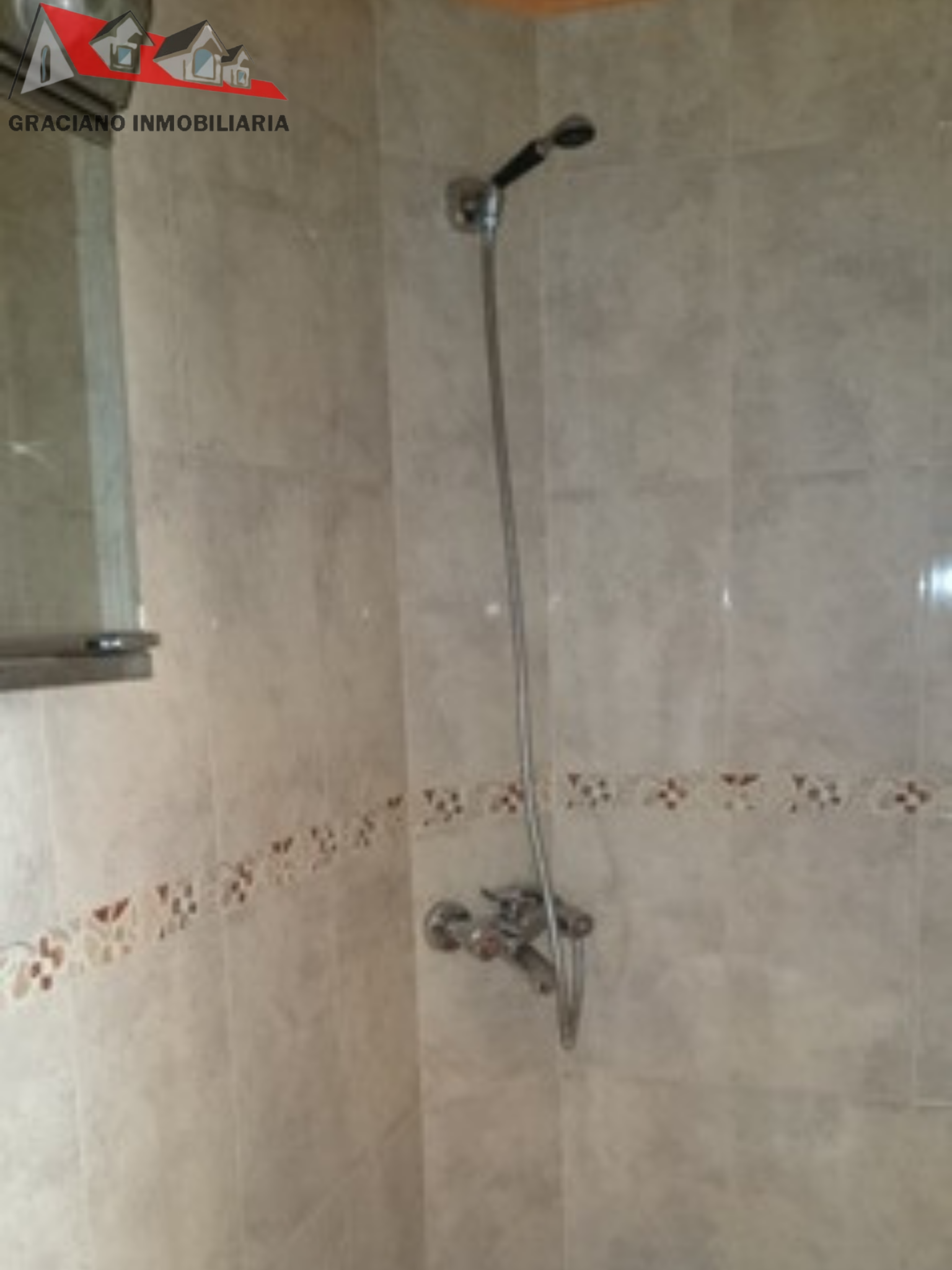 2 Se vende fantástica casa pareada en pleno centro de Albacete.