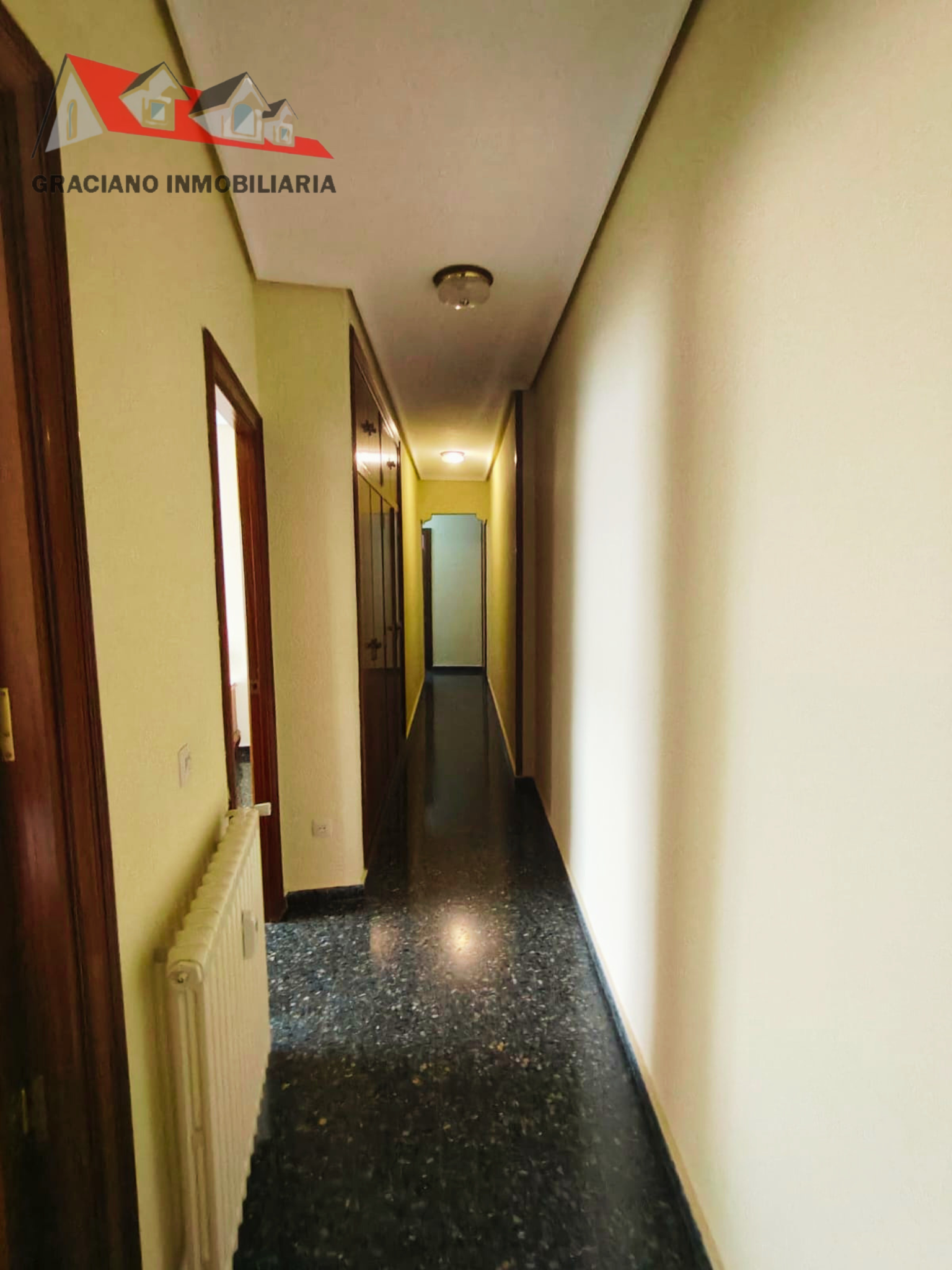 Piso en venta situado estratégicamente al principio de la calle Baños, junto a la calle Feria
