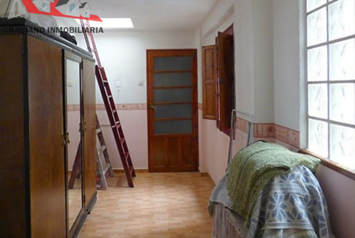 Se vende fantástica casa pareada en pleno centro de Albacete.