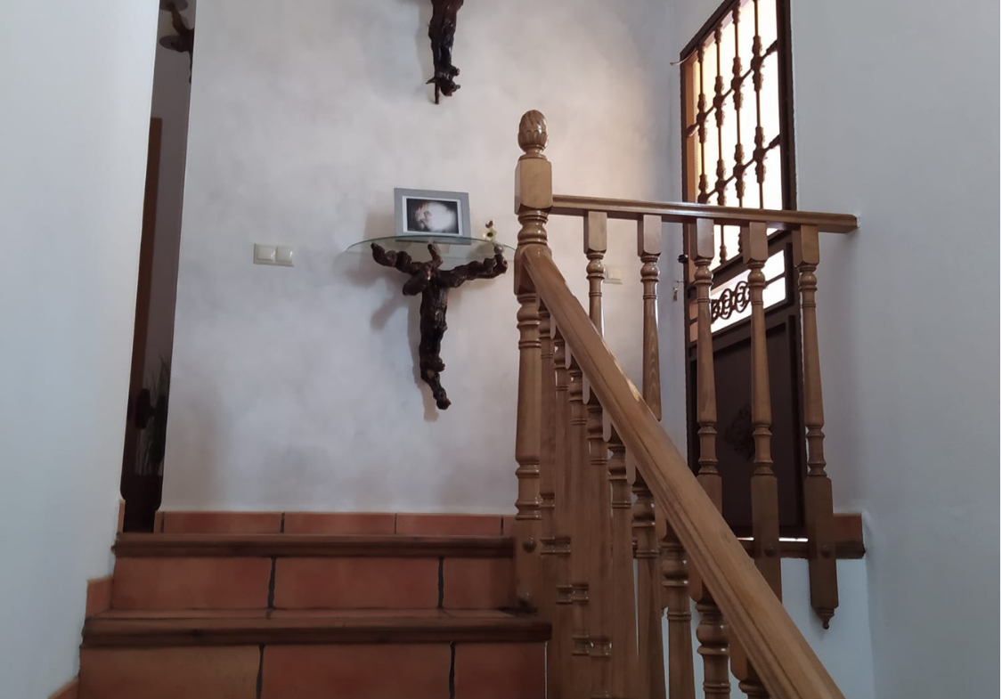 Se vende hermoso chalet en el pueblo de Villaverde de Guadalimar junto a la senda encantada de sierra del tejo.
