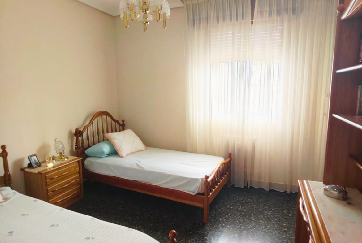 Piso en venta situado estratégicamente al principio de la calle Baños, junto a la calle Feria