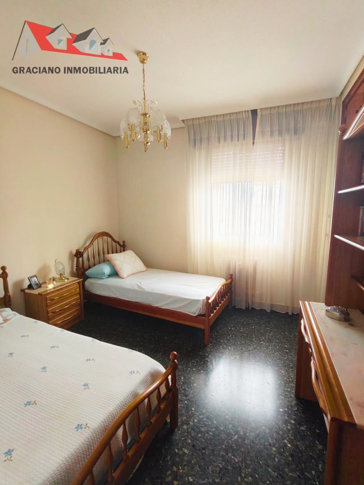 Piso en venta situado estratégicamente al principio de la calle Baños, junto a la calle Feria