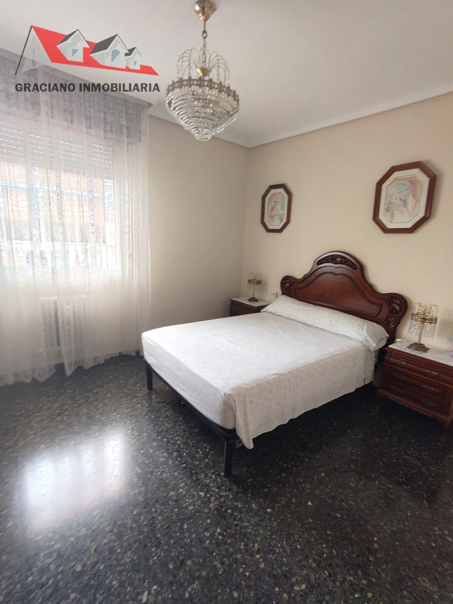 Piso en venta situado estratégicamente al principio de la calle Baños, junto a la calle Feria