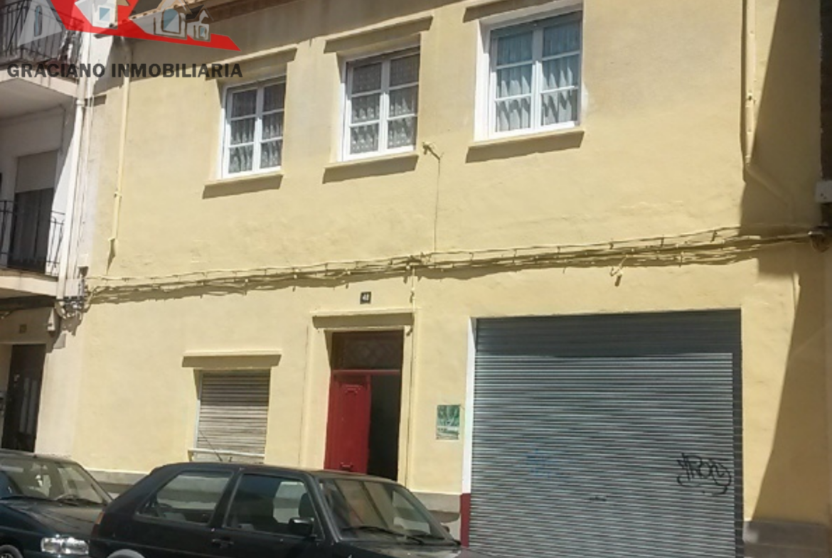 Se vende fantástica casa pareada en pleno centro de Albacete.