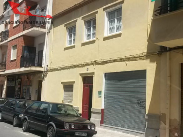Se vende fantástica casa pareada en pleno centro de Albacete.