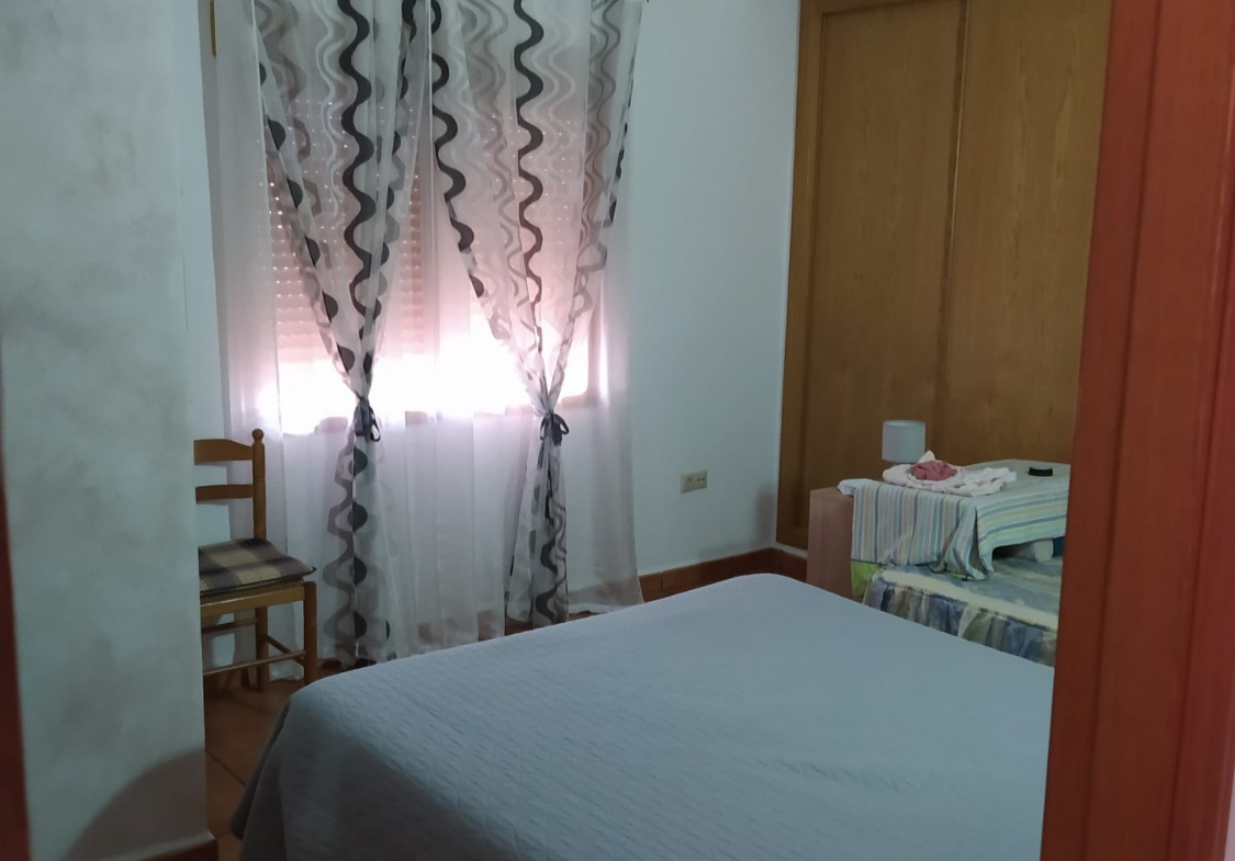 Se vende hermoso chalet en el pueblo de Villaverde de Guadalimar junto a la senda encantada de sierra del tejo.