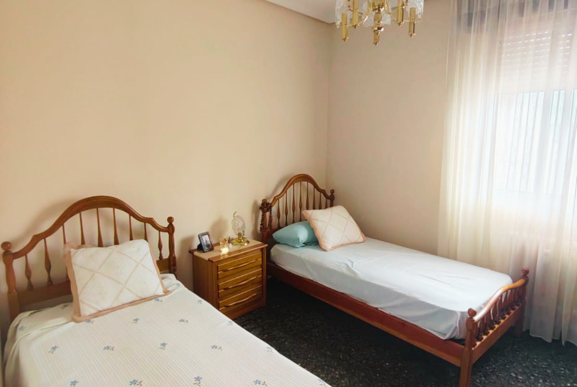 Piso en venta situado estratégicamente al principio de la calle Baños, junto a la calle Feria