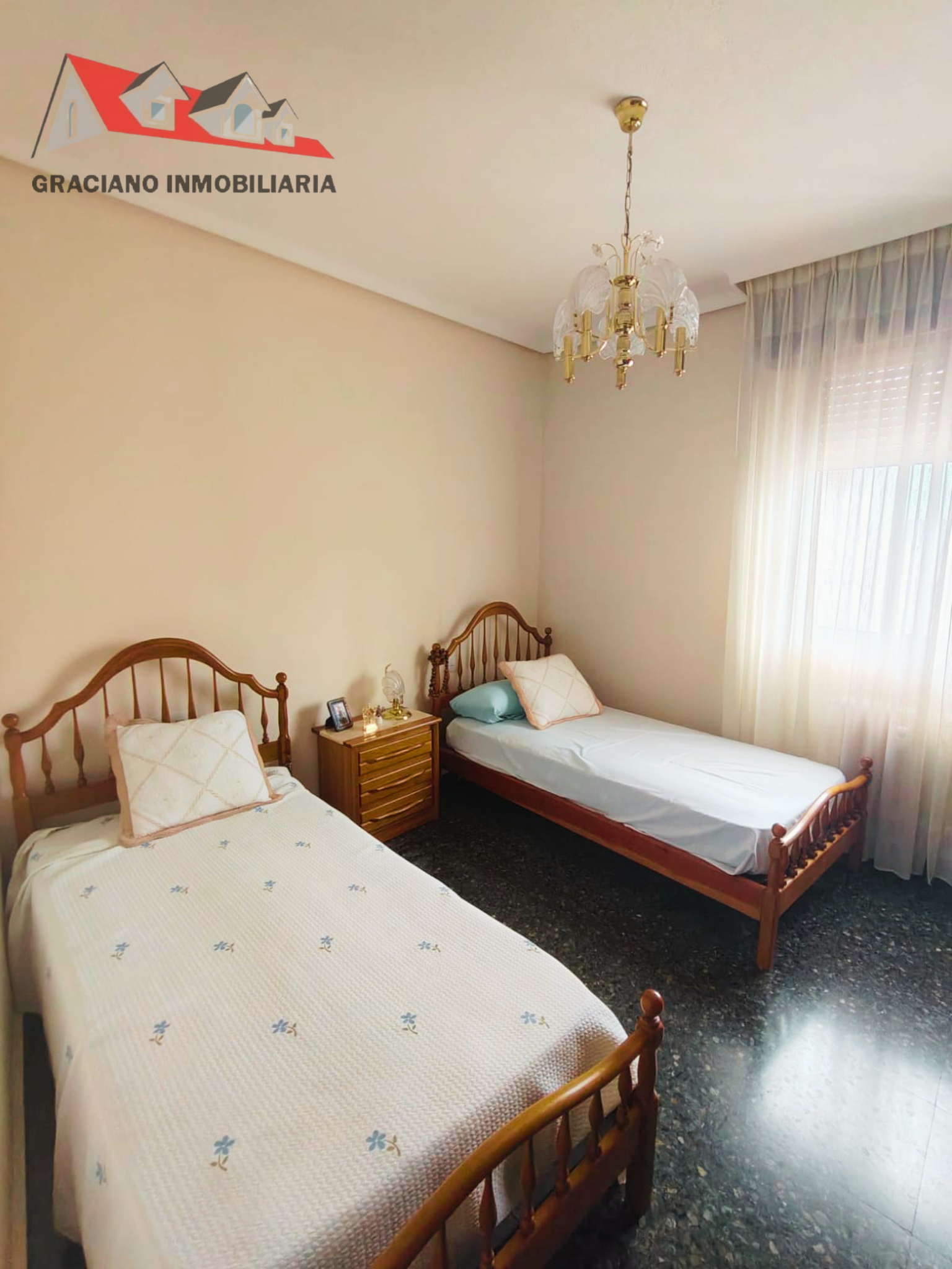 Piso en venta situado estratégicamente al principio de la calle Baños, junto a la calle Feria