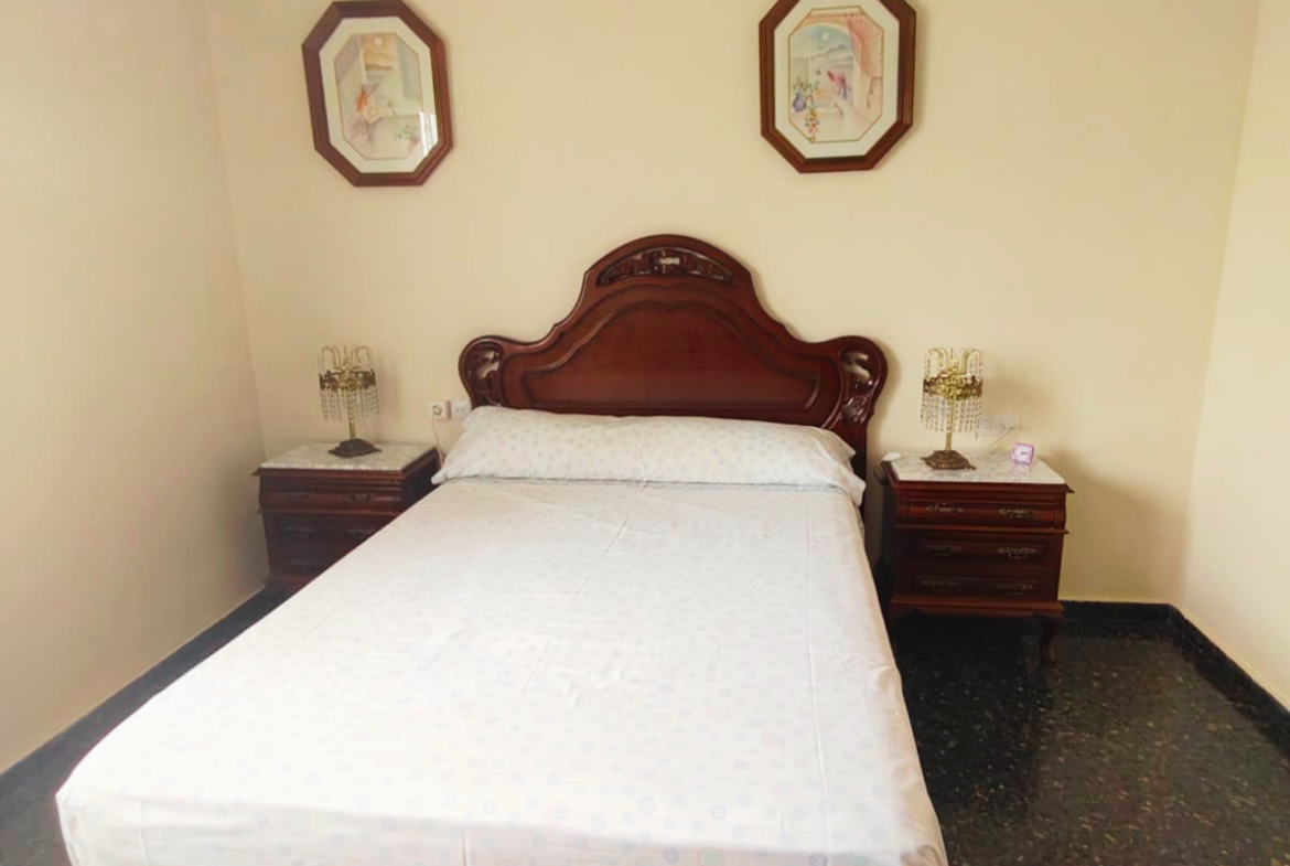 Piso en venta situado estratégicamente al principio de la calle Baños, junto a la calle Feria