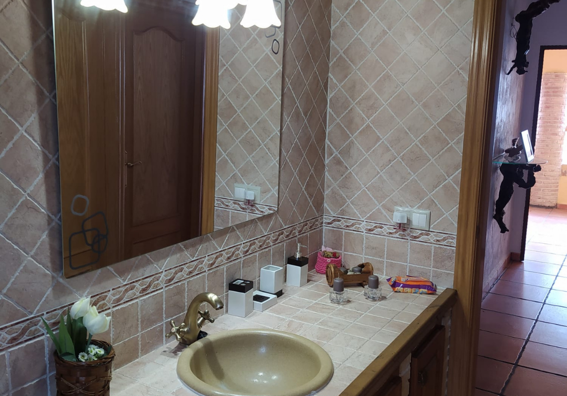 Se vende hermoso chalet en el pueblo de Villaverde de Guadalimar junto a la senda encantada de sierra del tejo.