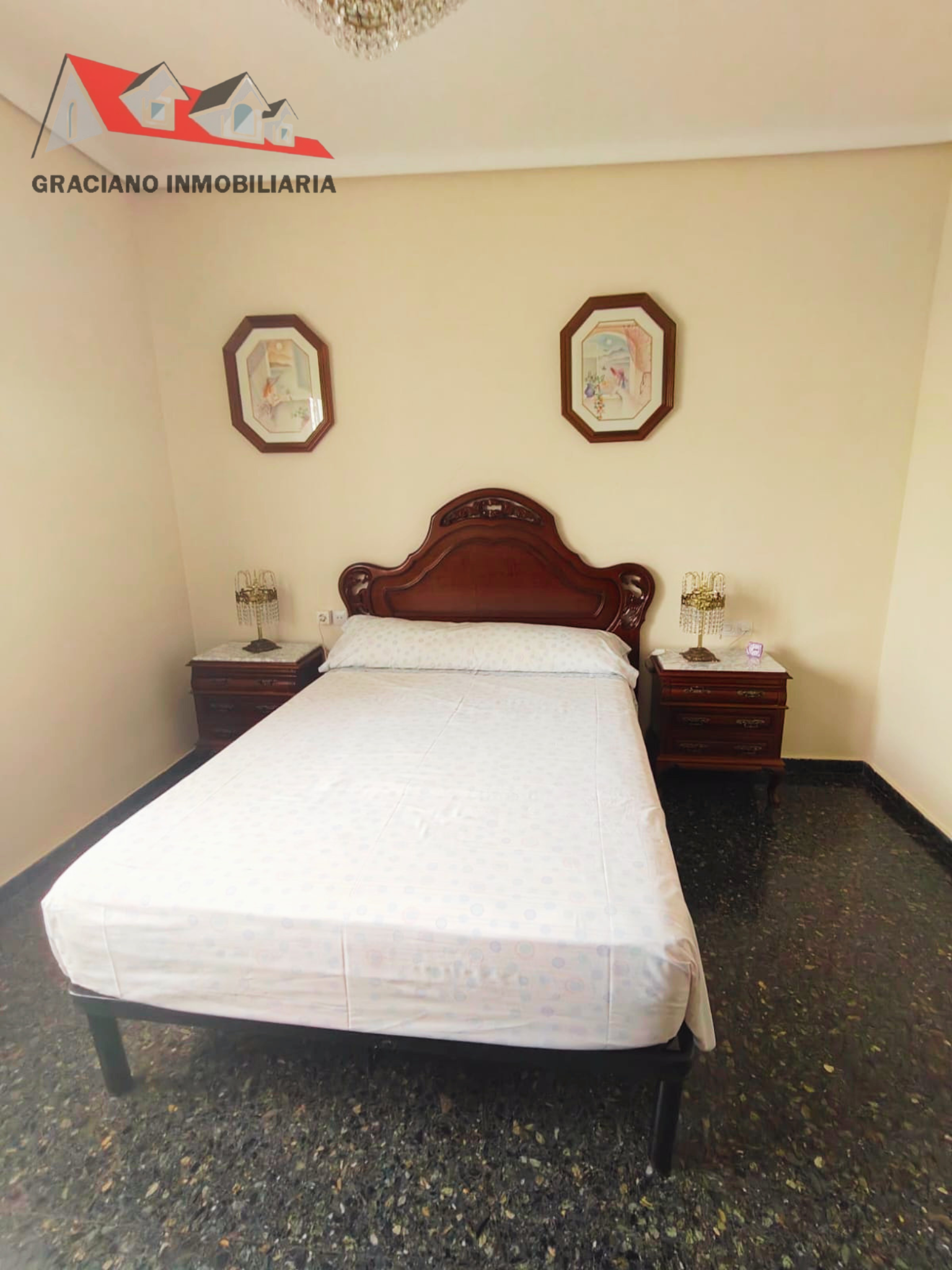 Piso en venta situado estratégicamente al principio de la calle Baños, junto a la calle Feria