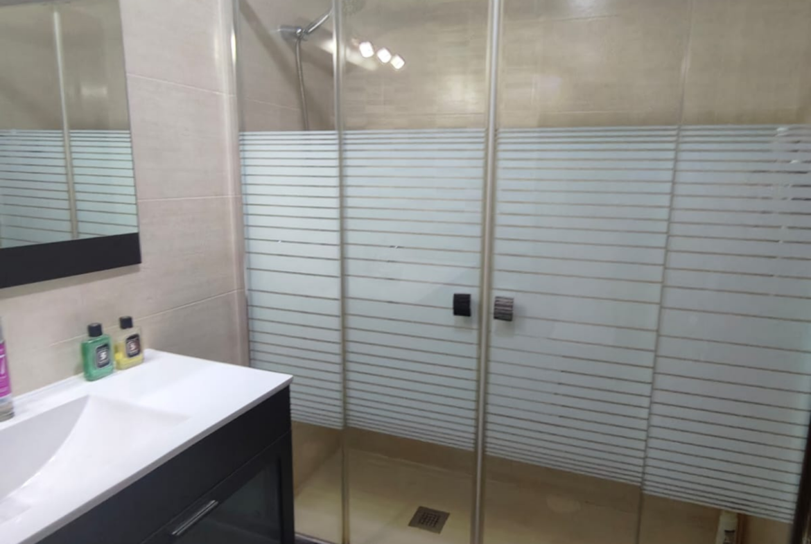 Piso en venta situado estratégicamente al principio de la calle Baños, junto a la calle Feria