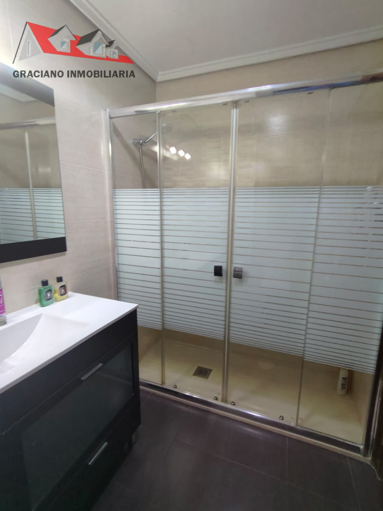 Piso en venta situado estratégicamente al principio de la calle Baños, junto a la calle Feria