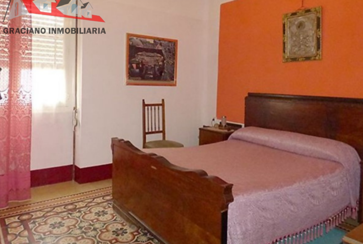 Se vende fantástica casa pareada en pleno centro de Albacete.