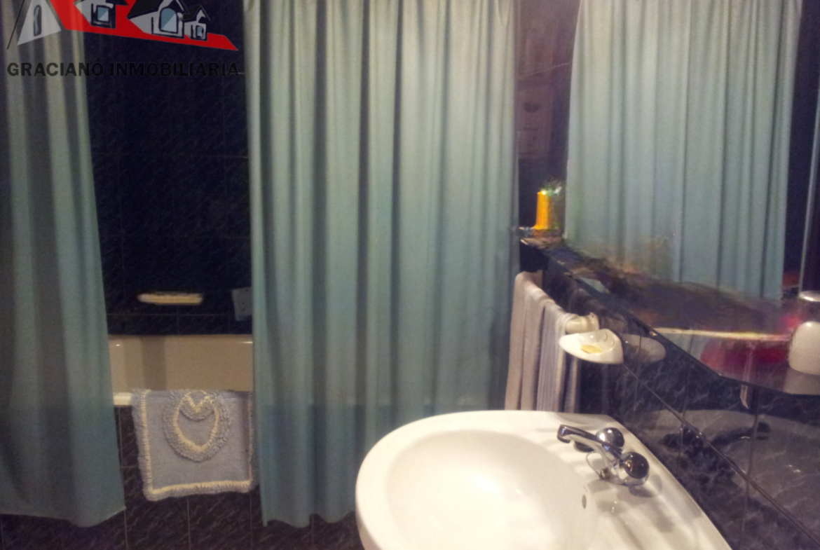 Se vende fantástica casa pareada en pleno centro de Albacete.